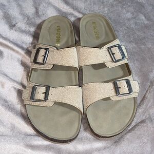 Madden Girl Brando Taupe Fab
Women's Sandal 🆕